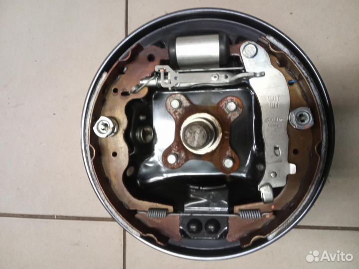 Щит опорный зад. с торм.механизмом Kaptur 2016 2WD