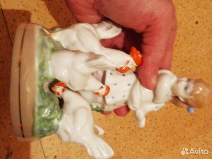 Девочка с курами