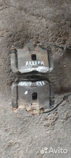 Суппорт тормозной передний Honda Accord 5 1993-98