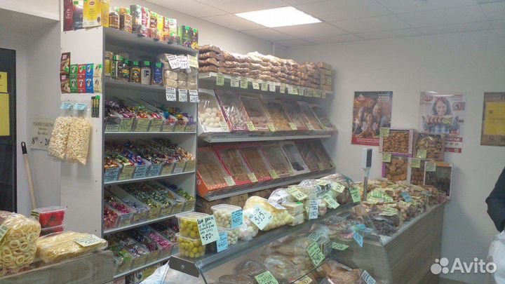 Продавец в продуктовый магазин прилавочного типа