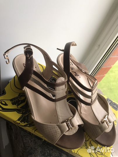 Босоножки женские 36 размер на танкетке, бу