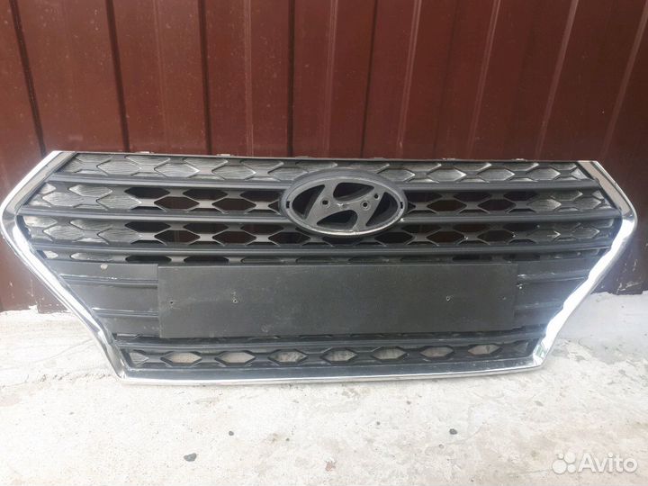 Продам оригинальную решетку на Хундай Солярис в ид