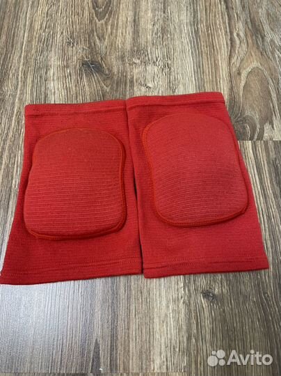 Наколенники для спорта танцев красные