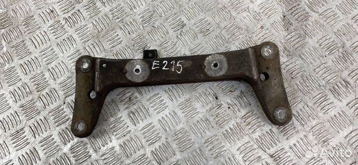 Кронштейн коробки (балка кпп) BMW 3 6778060