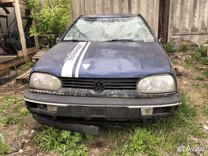 В разборе Volkswagen Golf 3