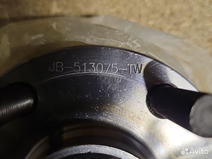 Ступица передняя 513075 на Chrisler Town&Country