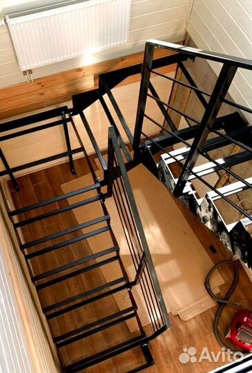 Поворотная лестница