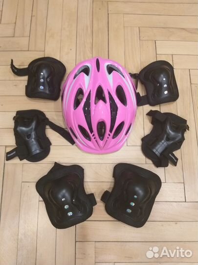 Шлем и комплект защиты (на колени, локти и ладони)