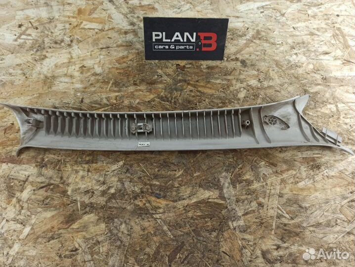 Накладка стойки лобового стекла левая Nissan