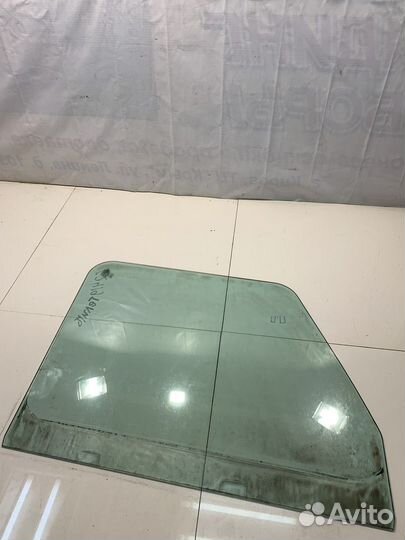 Стекло двери (переднее, правое)