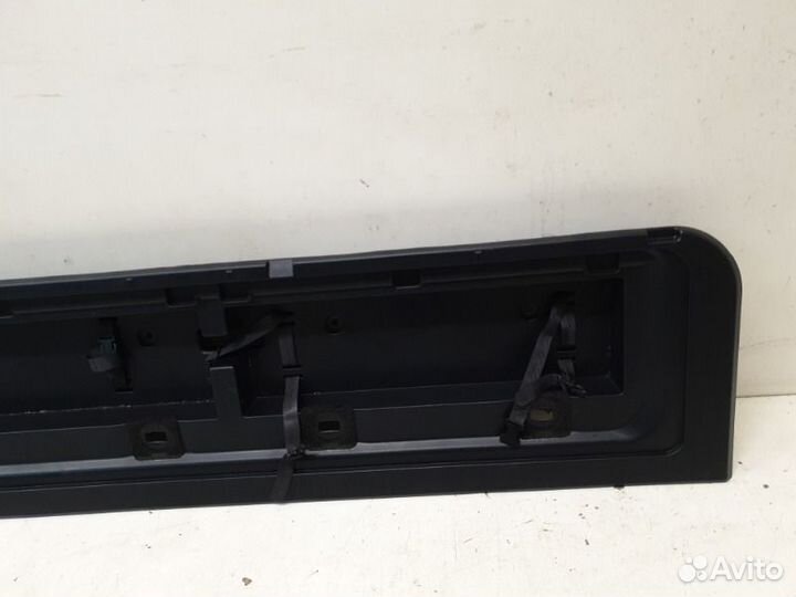 Обшивка двери багажника задняя Toyota Land Cruiser