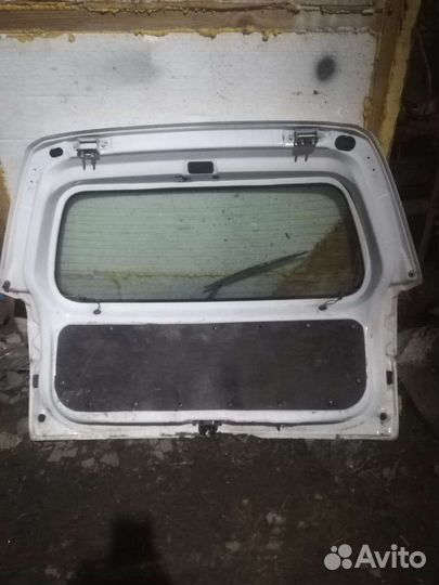 Дверь багажника nissan