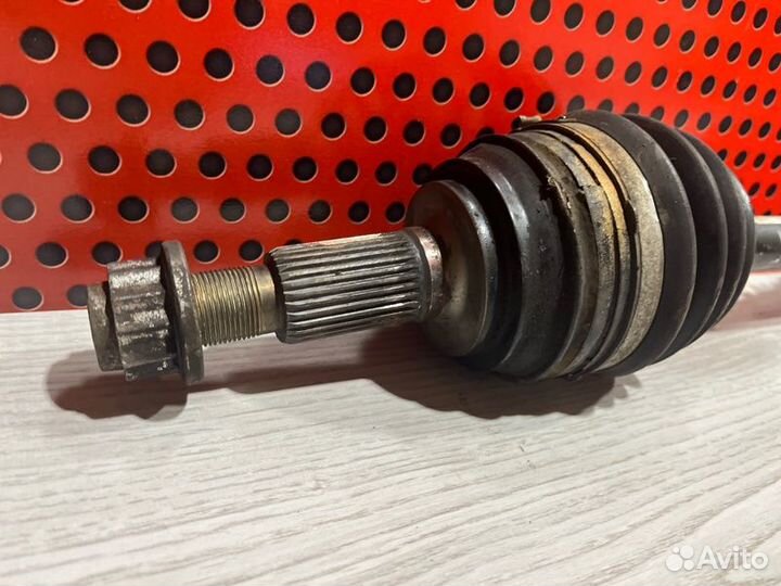 Полуось передняя правая (приводной вал, шрус)