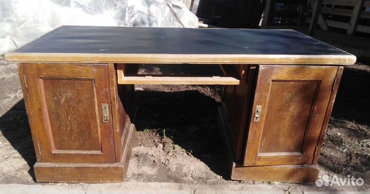 Письменный стол