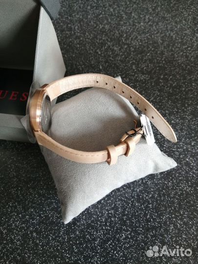 Часы Guess женские новые