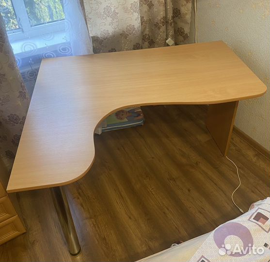 Письменный стол