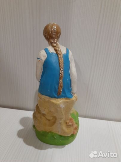 Статуэтка из гипса Катерина или Алёнушка. Кунгур.С