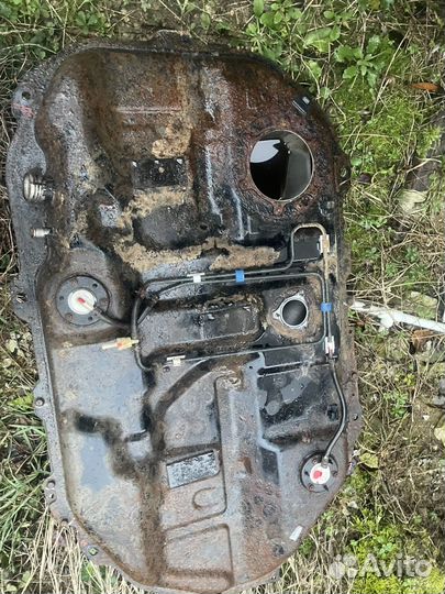 Бензобак на Lancer 9