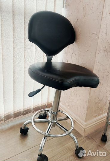 Стул для бьюти мастеров на гидравлике