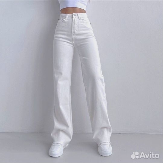 Белые джинсы трубы