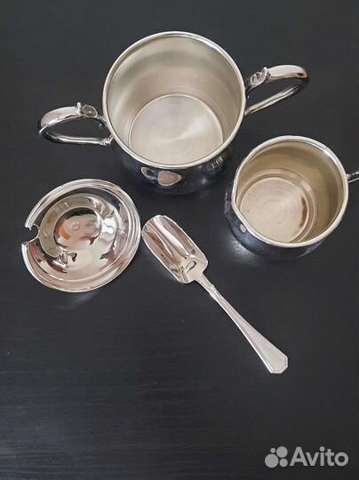 Сахарница и молочник