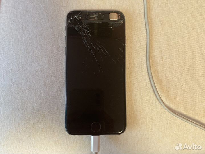 Телефон iPhone 6