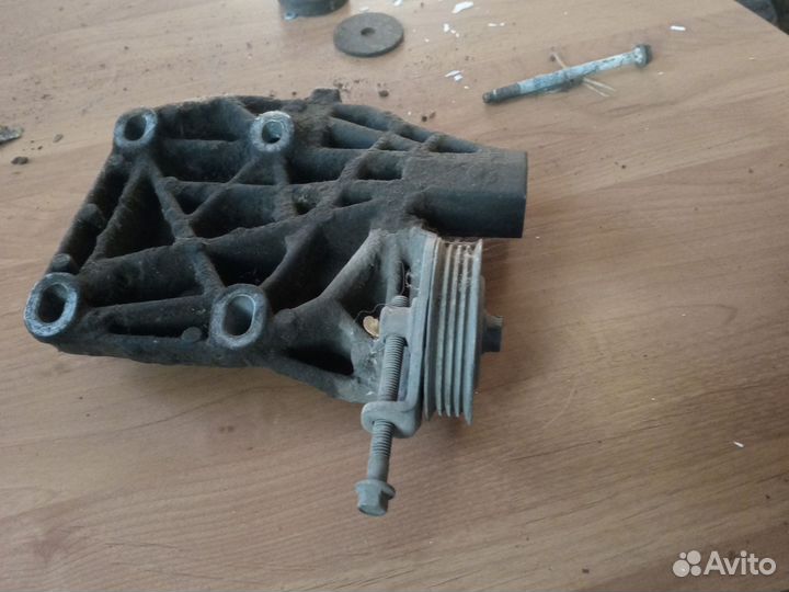 Продам натяжной ролик