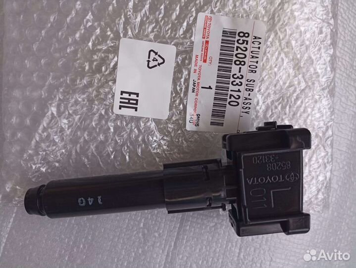 Форсунка омывателя фар на тойоту