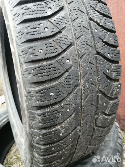 Bridgestone Ice Cruiser 7000 215/60 R17 100T