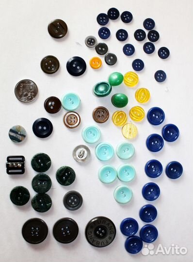 36 - Разноцветные пуговицы - 60 пуговиц