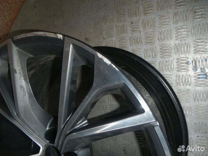 Диск колесный литой R21 5*112 j10,0 ET20 DIA66,5