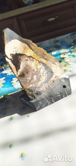 Настольный сувенир из камня