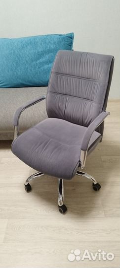 Офисное кресло