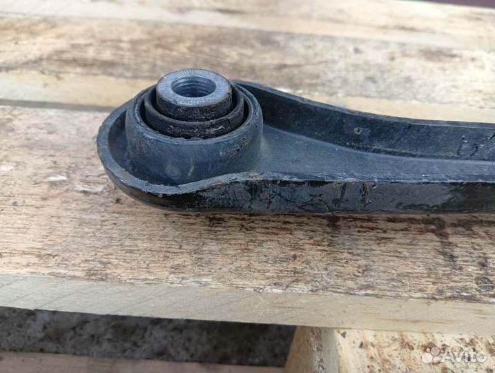 Рычаг задний левый Volkswagen Passat B7 1.4 caxa