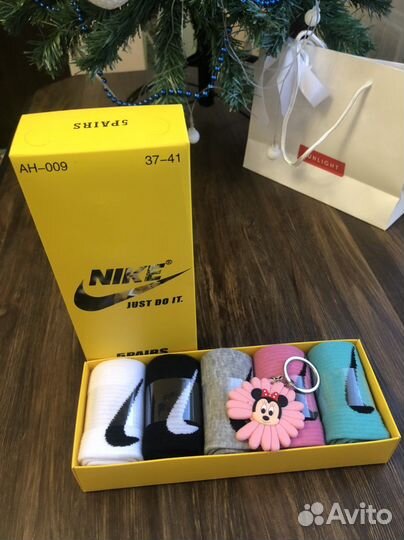 Носочки в коробочке)