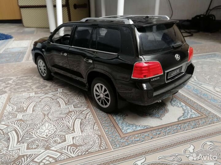 Машинка на радиоуправлении Lexus lx570