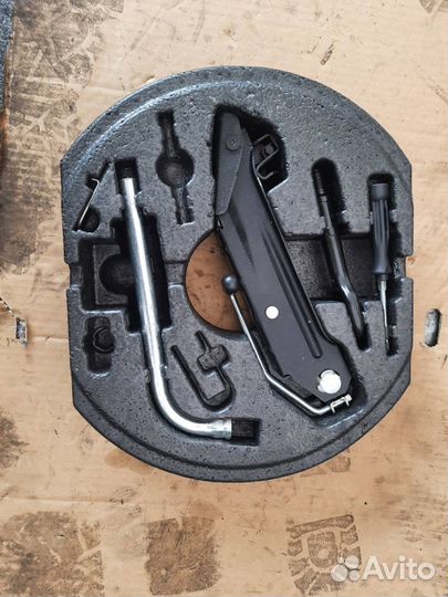 Домкрат Volkswagen Golf 5 BLG 1.4 2009