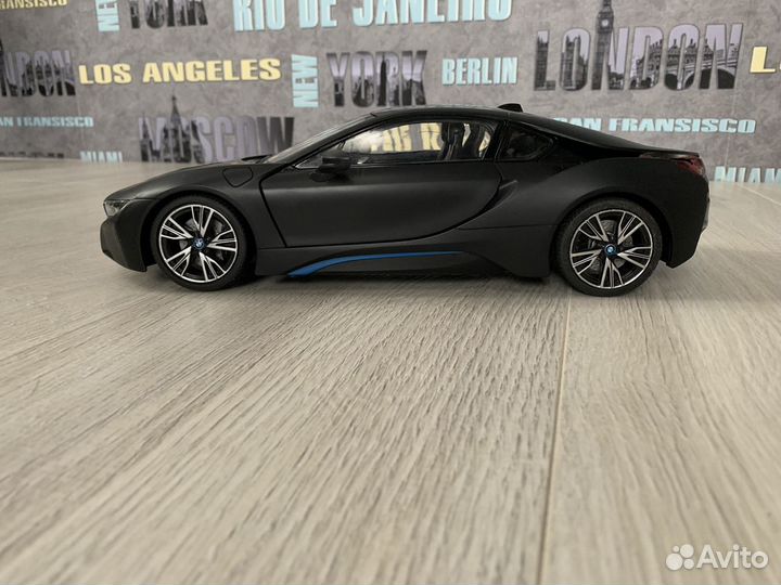 Радиоуправляемая машина BMW i8