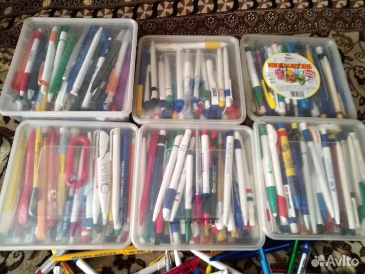 Ручки шариковые коллекция 890шт