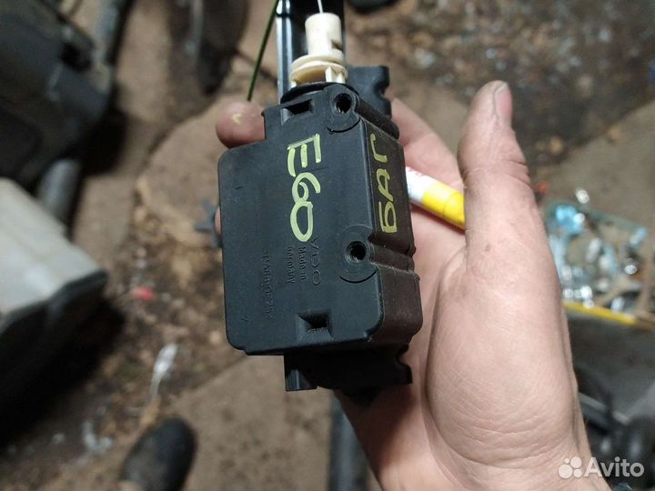 Bmw e60 замок бака