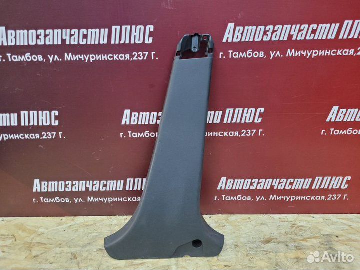 Обшивка средней стойки правая Renault Logan