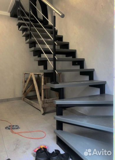 Каркас лестницы из металла