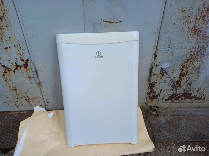 Двери холодильника Indesit