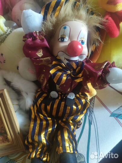 Фарфоровая кукла клоун
