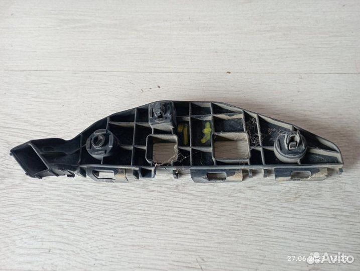 Крепление бампера переднее левое Lexus Rx350 2010