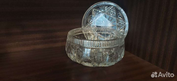 Ваза хрустальная с крышкой