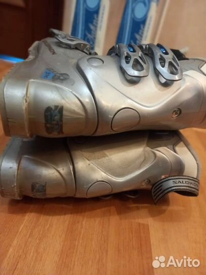 Комплект горных лыж женский