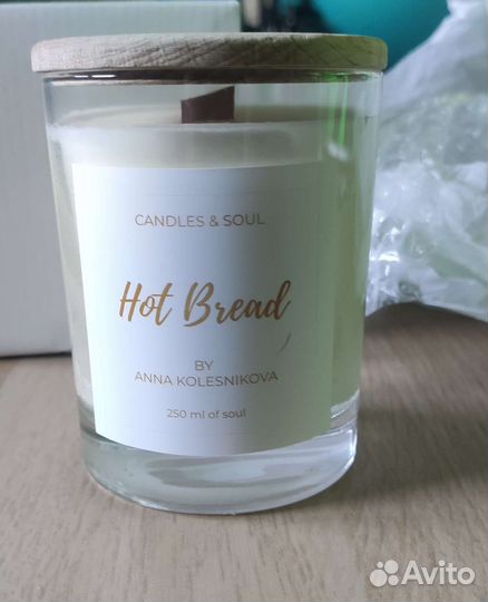 Подарочная свеча с ароматом теплого хлеба