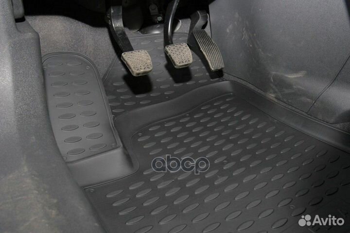 Комплект резиновых автомобильных ковриков в сал
