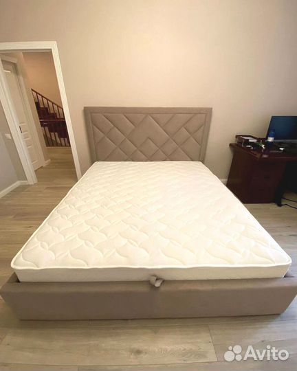 Кровать двуспальная